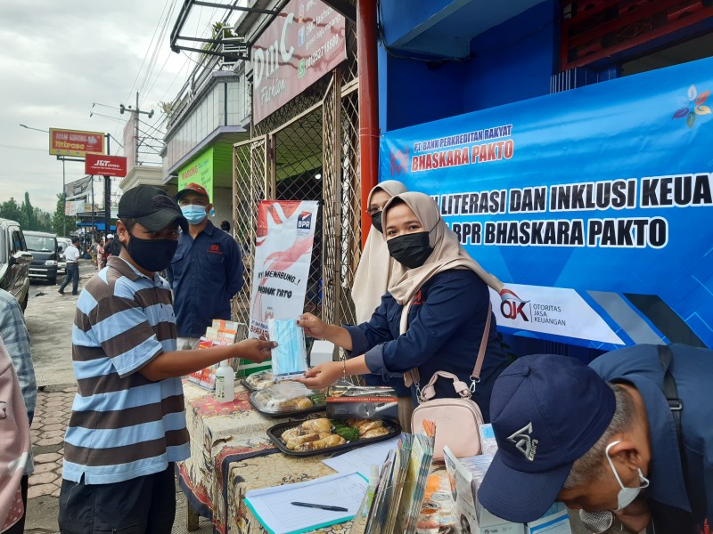 LITERASI KEUANGAN DI PEDAGANG PASAR 2021